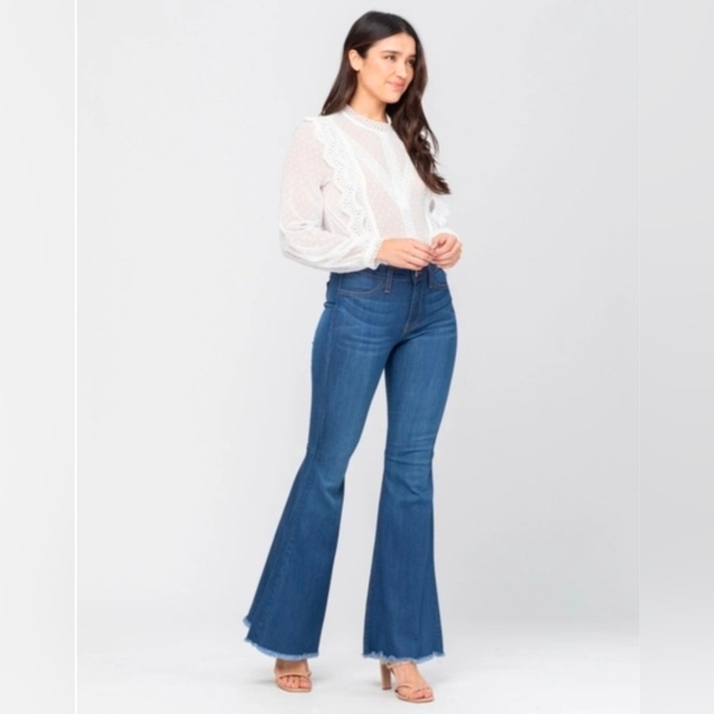 ❤ JUDY BLUE HIGH RISE SUPER FLARE JEANS, 6/7 (28) - Picture 3 of 12
